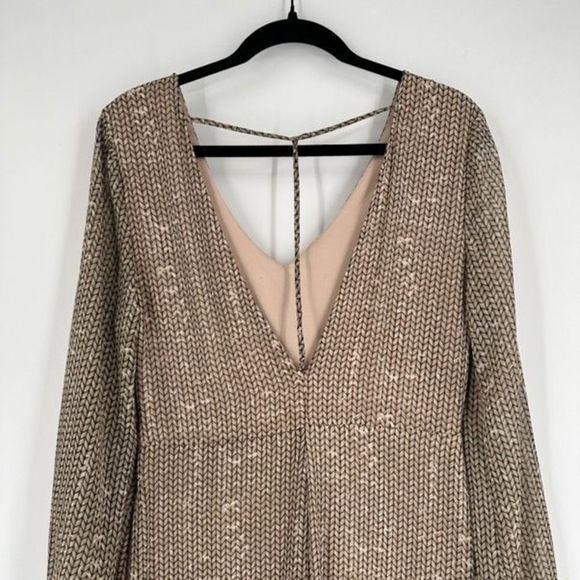 NWT ASTR Women's Chevron Print V Cut Out Back Maxi Dress Tan Large Boho Bohemian - Picture 3 of 16